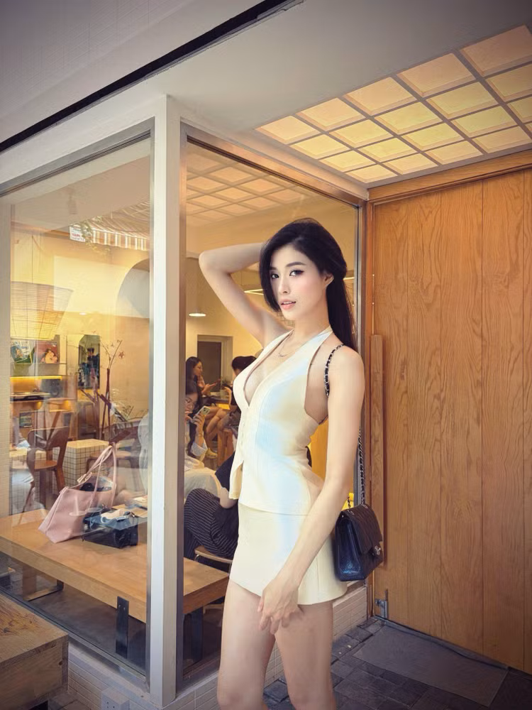 Đặng Thu Huyền khiến fan “đứng ngồi không yên” khi khoe body cực phẩm dịp Trung thu