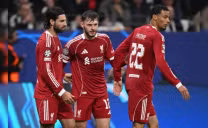Slot bất lực trong việc giải bài toán chiến thuật của Liverpool
