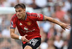 Thảm họa Grimsby và lời hứa của Omar Berrada: Ugarte phải rời Man Utd