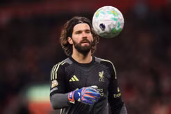 Tương lai của Alisson: Bài toán khó cho Liverpool trong mùa hè biến động
