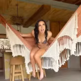 Nikkole Teja: "Bông hồng lai" xinh đẹp và hành trình từ sân cỏ đến sàn diễn