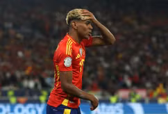 Thần đồng Barcelona có bước tiến vượt bậc trong cuộc đua Quả bóng Vàng sau thảm bại của PSG ở Cúp Thế giới CLB