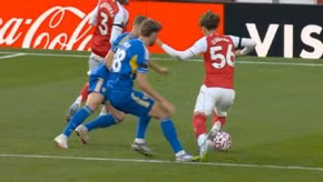 Tại sao các quyết định về bàn thắng và penalty của Arsenal trước Leeds là chính xác