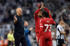 Arne Slot thở phào sau chiến thắng hỗn loạn của Liverpool: 'Đó không phải là một trận bóng đá'