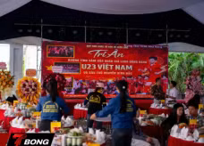 Đình Bắc Cùng Gia Đình Tri Ân Quê Nhà Với Hơn 100 Mâm Cỗ