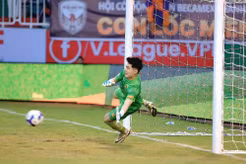 CĐV HAGL phấn khích với màn thể hiện của Trung Kiên trước Hà Nội FC