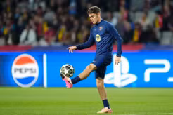 Chelsea sẵn sàng đối đầu Arsenal trong cuộc đua ký hợp đồng với tiền vệ Barcelona – Báo cáo