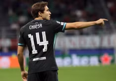 Napoli nhen nhóm lại ý định chiêu mộ tiền vệ Chiesa từ Liverpool