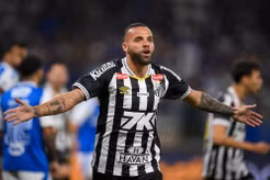 Santos lội ngược dòng đánh bại Cruzeiro tại BH, thoát khỏi vùng xuống hạng