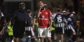 Manchester United chạm đáy trước Grimsby, dấy lên câu hỏi khó tin về Ruben Amorim