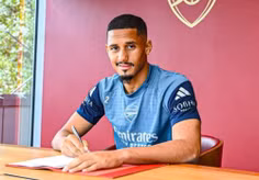 William Saliba: Viên gạch nền tảng sẽ giúp Arsenal chinh phục Ngoại hạng Anh