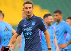 HLV Scaloni khẳng định Argentina giờ không còn là đội bóng của một mình Messi