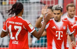 Bayern Munich vượt qua Augsburg trong trận đấu kịch tính