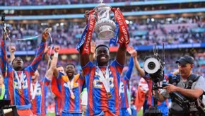 NÓNG! Thương vụ Marc Guehi của Liverpool đổ bể
