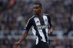 Newcastle United đã tiến hành các cuộc thảo luận quan trọng với Alexander Isak giữa lúc Liverpool thể hiện sự quan tâm