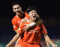 V.League 2025: Công an TP.HCM lội ngược dòng 3-2 trước SLNA để lên đỉnh BXH