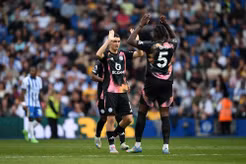 Leeds United Sắp Kích Hoạt Điều Khoản Giải Phóng Của Tiền Vệ Leicester City: Thương Vụ Chiến Lược?