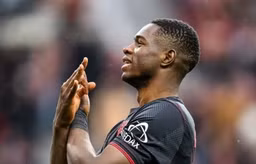 Leverkusen nối dài chuỗi bất bại sau khi sa thải Ten Hag