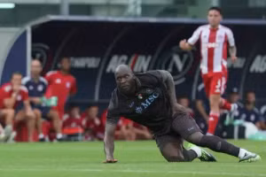 Napoli cân nhắc mua thêm tiền đạo sau chấn thương dài hạn của Lukaku