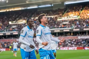 Thắng 4 trận liền, Marseille lên ngôi đầu Ligue 1