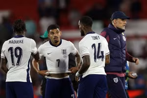 Đội tuyển Anh bị đè bẹp và la ó khi Senegal phơi bày những điểm yếu Tuchel phải khắc phục