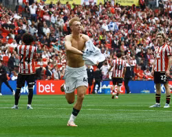 Sunderland giành vé thăng hạng Ngoại hạng Anh nhờ phút chót hạ gục Sheffield United tại chung kết play-off