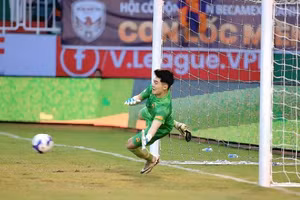 CĐV HAGL phấn khích với màn thể hiện của Trung Kiên trước Hà Nội FC