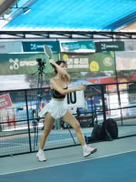 Nhan sắc và outfit táo bạo của hot girl khiến sân pickleball “nóng rực”