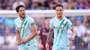 Antony tả xung hữu đột, Betis ngược dòng giành 1 điểm