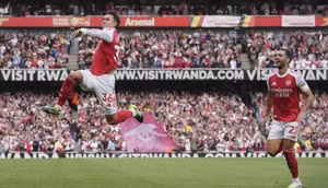 Zubimendi tái hiện siêu phẩm Paul Scholes, Arsenal phá thế bế tắc