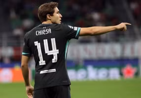 Napoli nhen nhóm lại ý định chiêu mộ tiền vệ Chiesa từ Liverpool