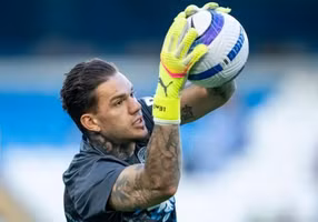 Pep Guardiola nghi ngờ tương lai của Ederson tại Man City sau thỏa thuận với Galatasaray