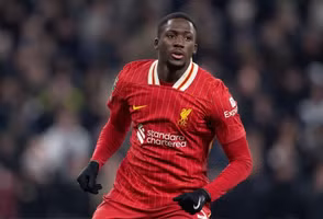 Liverpool Không Để Mất Trụ Cột Hàng Thủ Trước Sức Ép Chuyển Nhượng