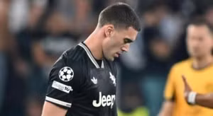 Tương lai Vlahovic ở Juventus bất định, Chelsea và MU chờ thời cơ