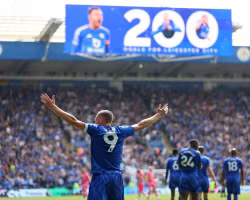 Jamie Vardy khép lại sự nghiệp rực rỡ với bàn thứ 200 cho Leicester trong trận đấu chia tay
