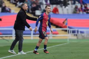 🚨 TIN SỐC: Hansi Flick lên tiếng về tương lai của Marc Casadó tại Barcelona