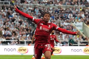 Màn ra mắt quyết định của Rio Ngumoha gây đau khổ và thất bại cho Newcastle khốn đốn