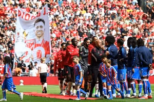 HLV Liverpool Arne Slot lên tiếng sau khi CĐV Crystal Palace làm gián đoạn lễ tưởng niệm Diogo Jota tại Wembley