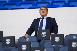 Joan Laporta động viên đội bóng Barcelona sau thất bại đau lòng trước Real Madrid