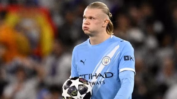 Man City cay đắng mất ngôi, Messi tiếp tục phong độ hủy diệt