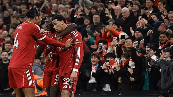 'Konate xuất sắc nêu gương' - Van Dijk
