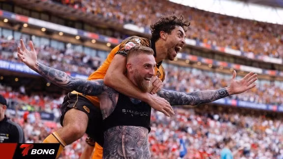 Bản lĩnh Hull City lật ngược số phận bằng bàn thắng vàng phút 90+5