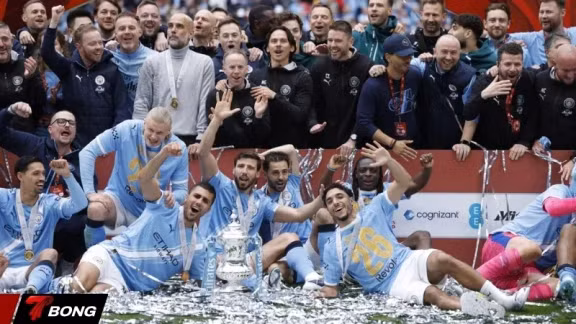Man City đăng quang FA Cup giữa lúc Ngoại hạng Anh kịch tính ở mọi cuộc đua
