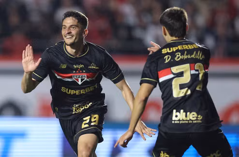 São Paulo đánh bại Atlético, chấm dứt chuỗi trận không thắng và trở lại đúng hướng tại Brasileirão