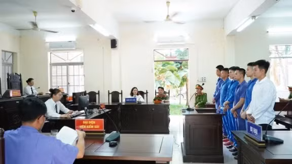 6 cựu cầu thủ của đội bóng Việt Nam bị phạt 38 năm tù vì cá độ và bán độ