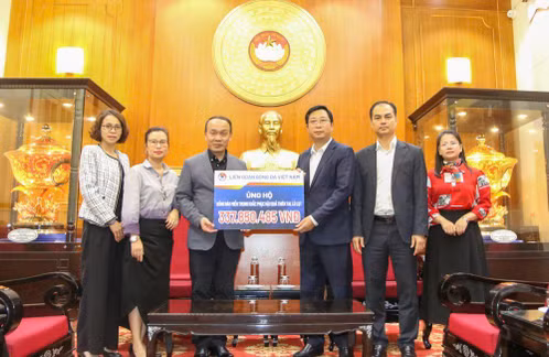 Liên đoàn Bóng đá Việt Nam chung tay cùng đồng bào vượt qua thiên tai