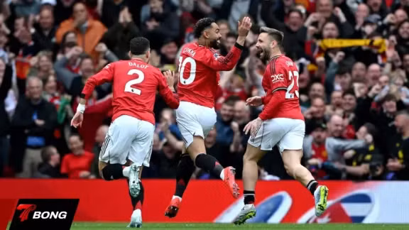 Manchester United 3-2 Liverpool: Kobbie Mainoo rực sáng giúp MU giành vé dự Champion League