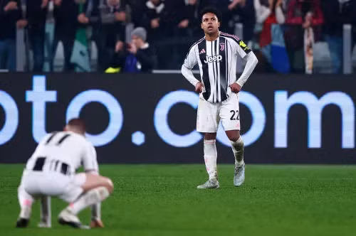 Juventus chính thức dừng bước tại Champions League sau 120 phút và một thẻ đỏ