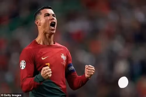 Cristiano Ronaldo đi vào lịch sử World Cup