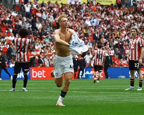 Sunderland giành vé thăng hạng Ngoại hạng Anh nhờ phút chót hạ gục Sheffield United tại chung kết play-off